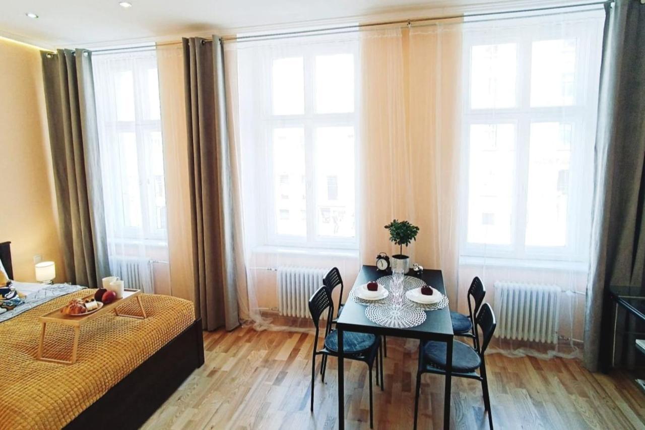 Centrally Located Studio Apartment Riga Eksteriør bilde